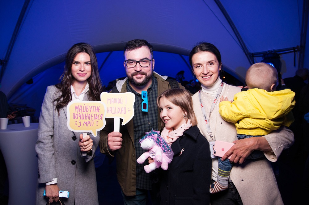 Сенічкін, Хамайко, Лобода, Сараула, Гріцфельдт першими побачили, як у Всесвіт полетіли дитячі малюнки